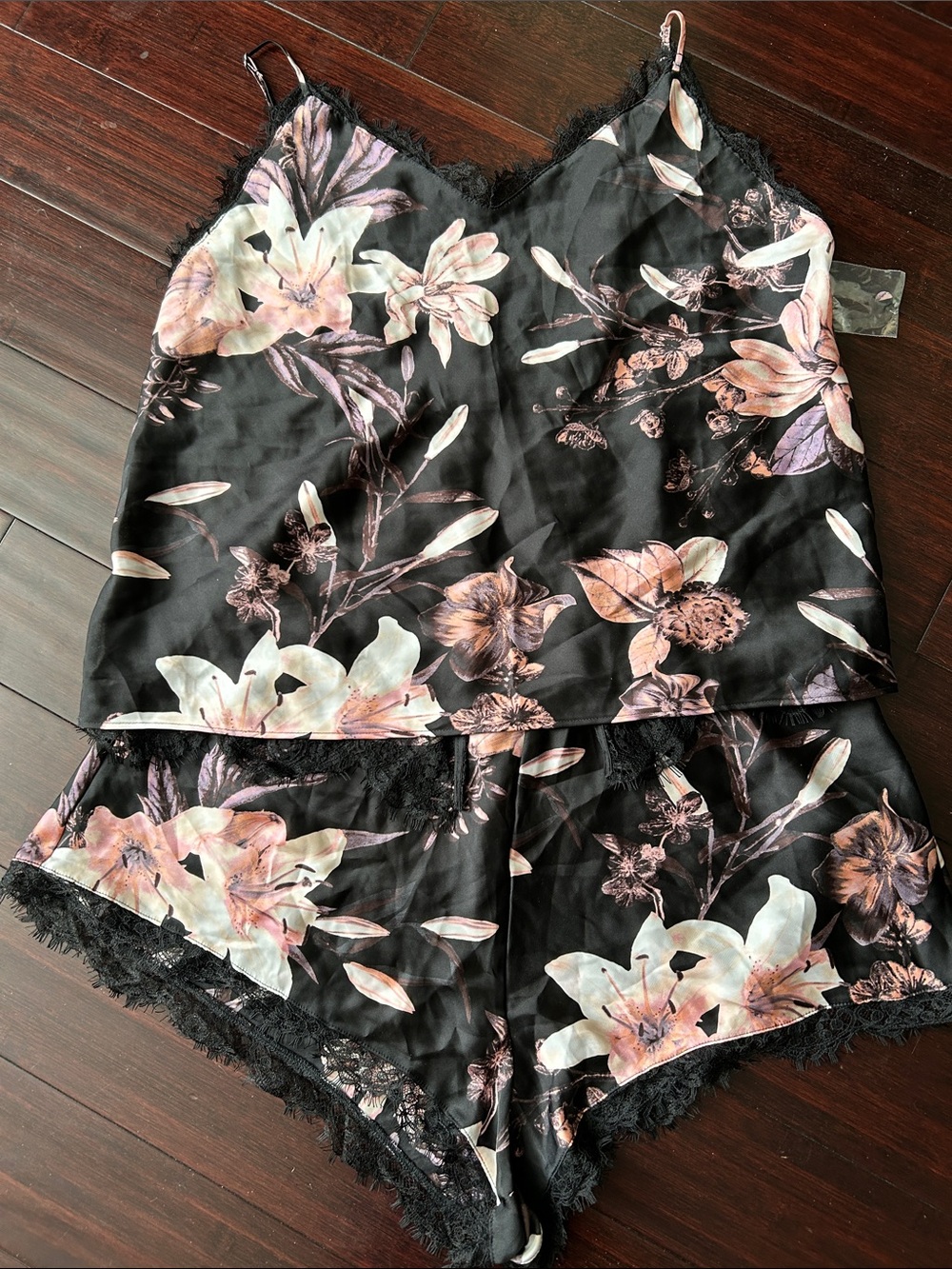 Victoria’s Secret Lace-Trim Satin Cami & Short Pajama Set l